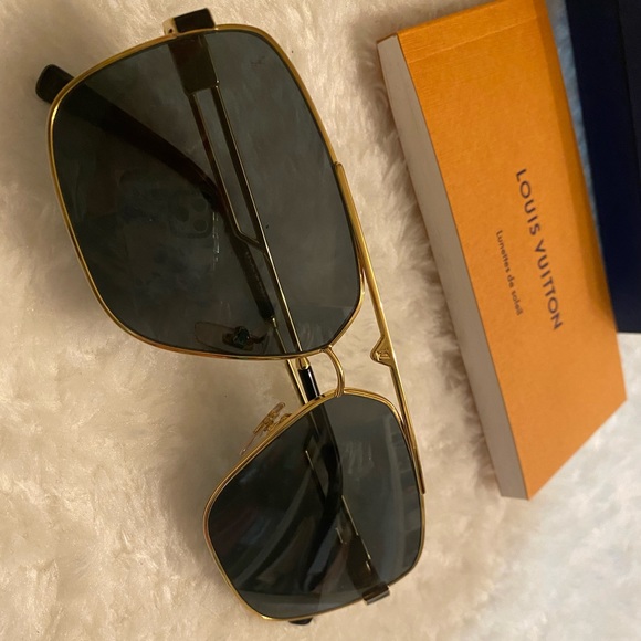 Louis Vuitton Unisex Sunglass - Picture 2 of 10